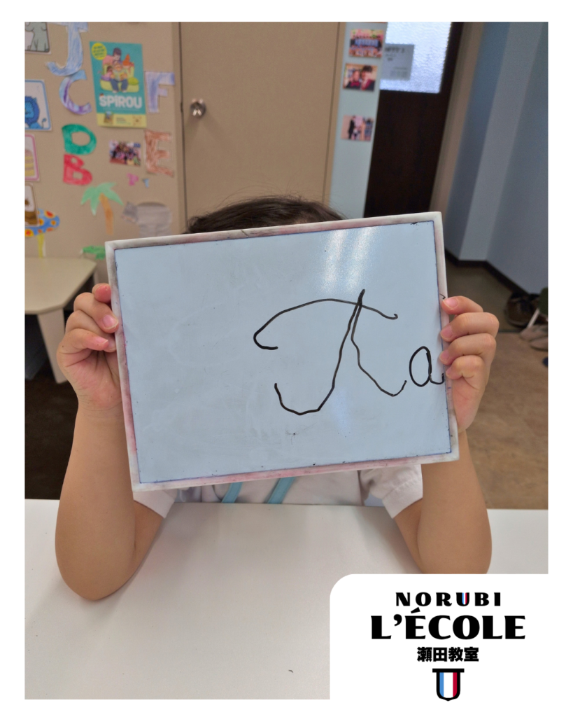 瀬田・石山・南草津のフランス語教室で瀬田校 小学生・幼児クラスが絵本・読書・会話に取り組む様子（写真4）